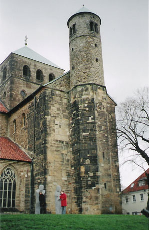 02_castle_small.jpg (41099 bytes)